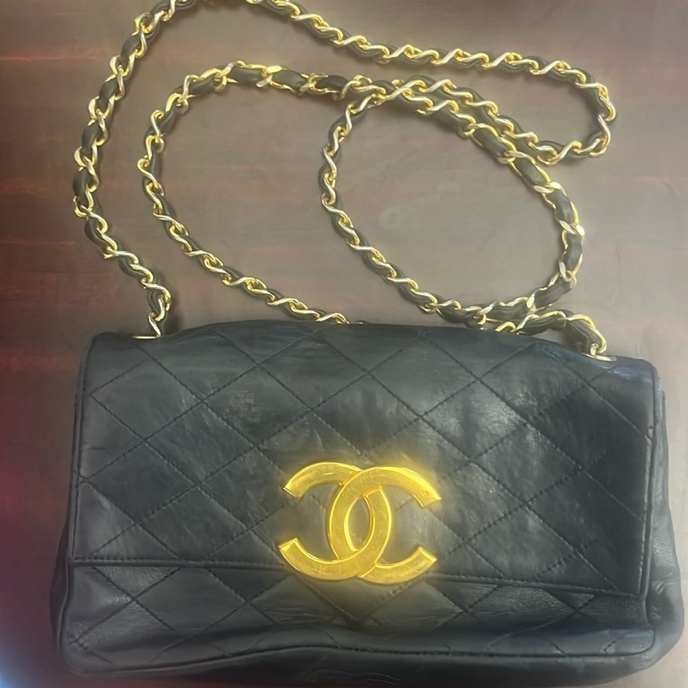 Vintage channel crossbody bag black Leather gold triming